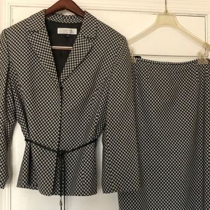 Tahari by Larry Levine size 14 ladies suit